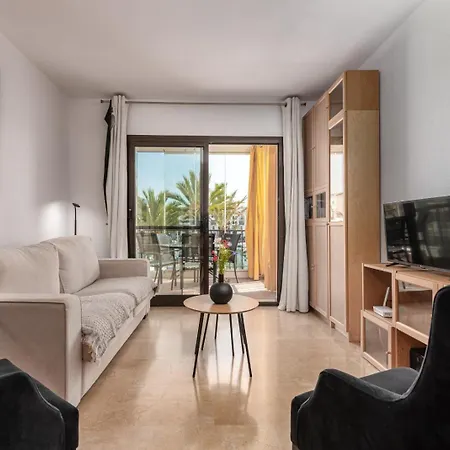 Apartment 221 Marina Real *